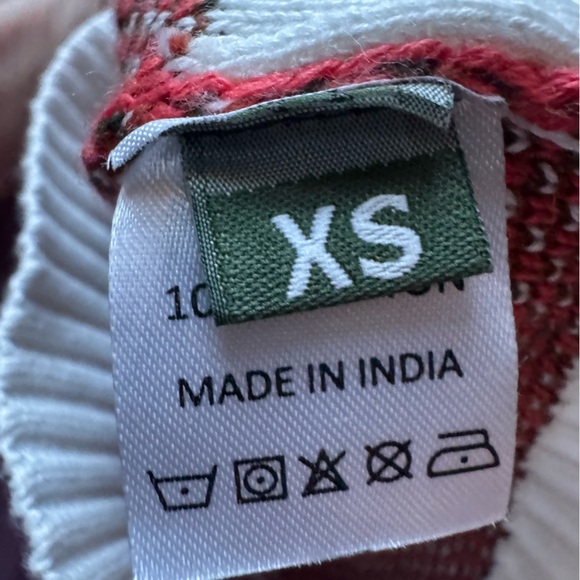 NWOT “Foxy” Pattern Small Dog Sweater - Red and White - Picture 6 of 9